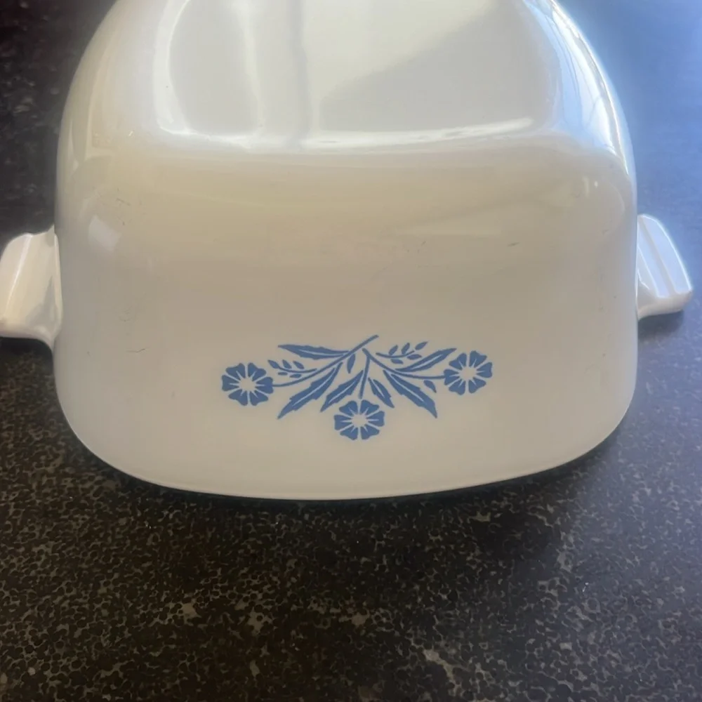 Vintage CorningWare corn flower, white pyroceramic 3/4 ct bowl/baking dish - Picture 6 of 8